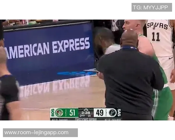 布朗怒批裁判判罚不公罚球差距悬殊引发不满情绪 布朗怒批裁判判罚不公罚球差距悬殊引发不满情绪